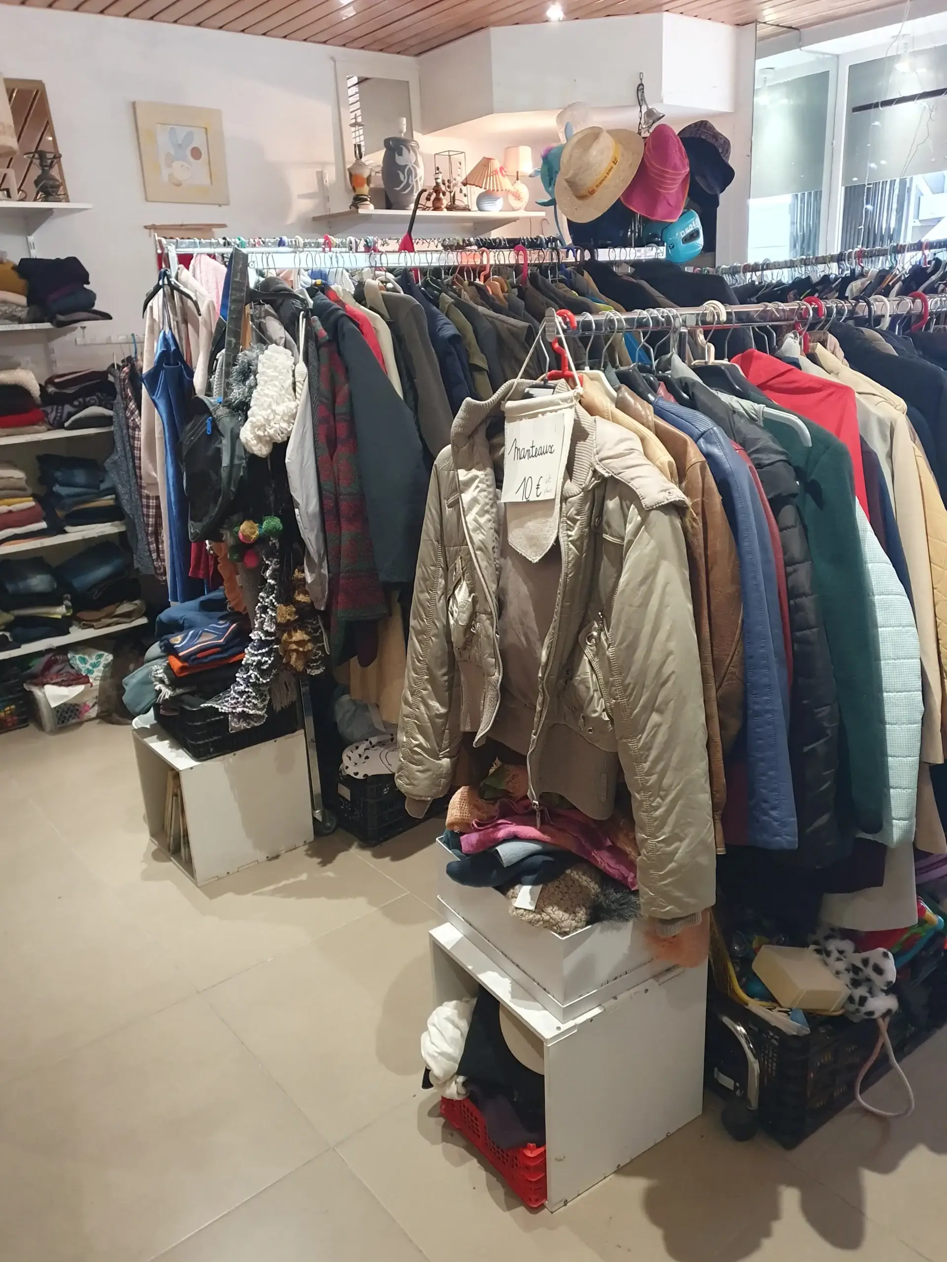 AHMI BOUTIQUE VUE ENTREE AHMI BOUTIQUE VUE ENTREE